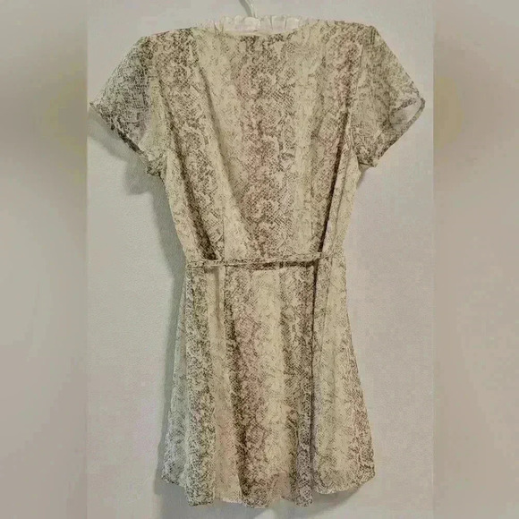 Abercrombie & Fitch Snake Print Wrap Mini Dress A-line Flare Gray Cream Size S - Picture 3 of 4